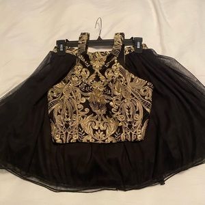 I’m selling a dress from day yes to the dress it’s a size 3